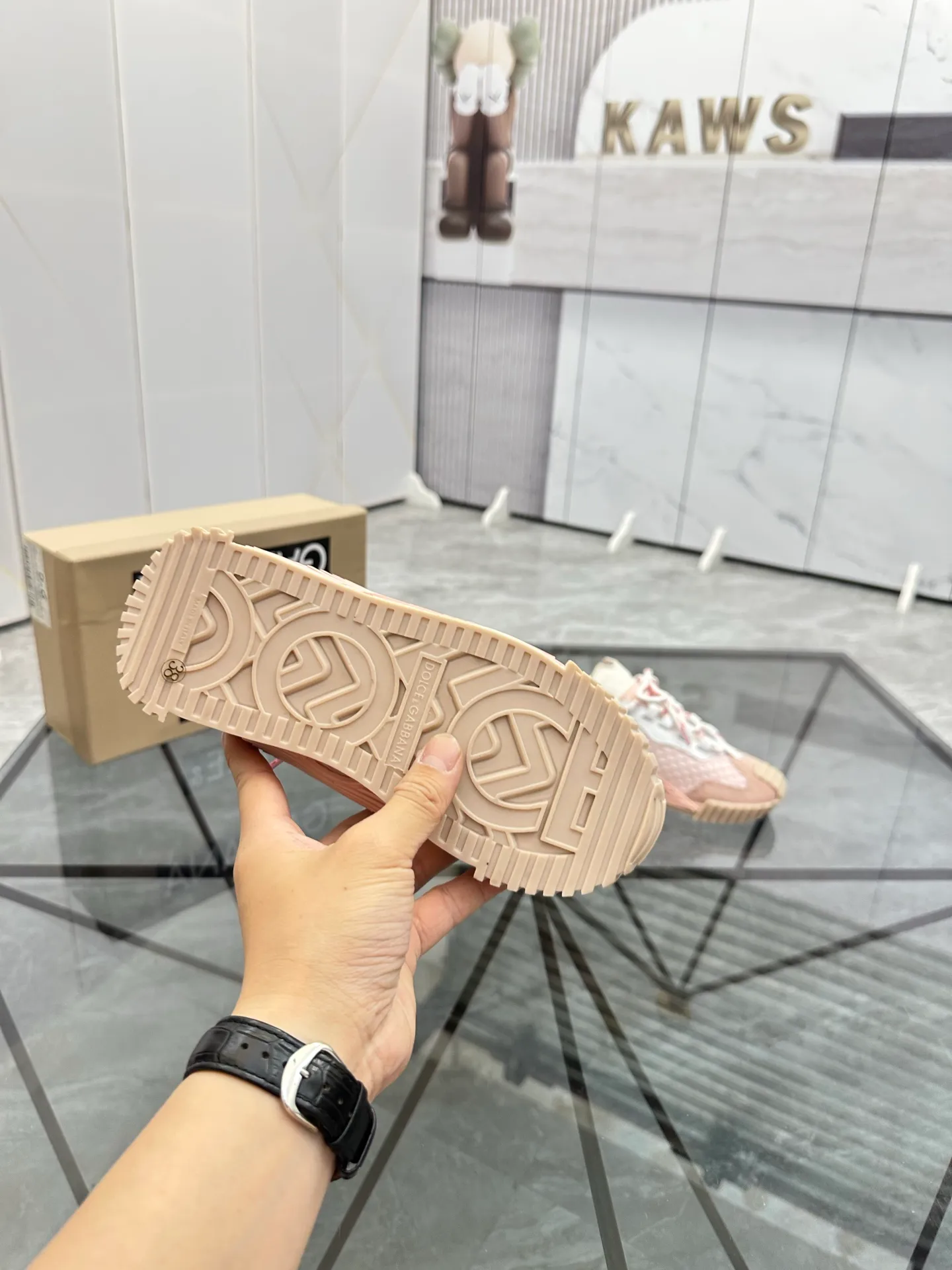 Men's shoes: 💰P440¥ Product trademark: DG "Dolce & Gabbana*" low-top sports shoes Regular size: 35-44 (can be customized to 45.46.) Couple style Product materials: Upper imported cowhide stitching original material, breathable lining, original outsole. Number: 803